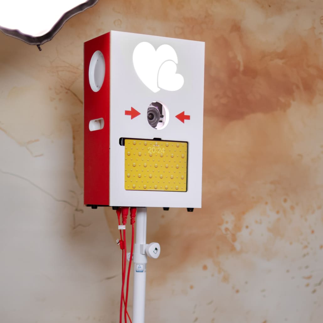 Lachbox 4 Romantiker 2.0 mit leuchtenden LED-Herzen – Hochzeits-Fotobox mieten in Plauen